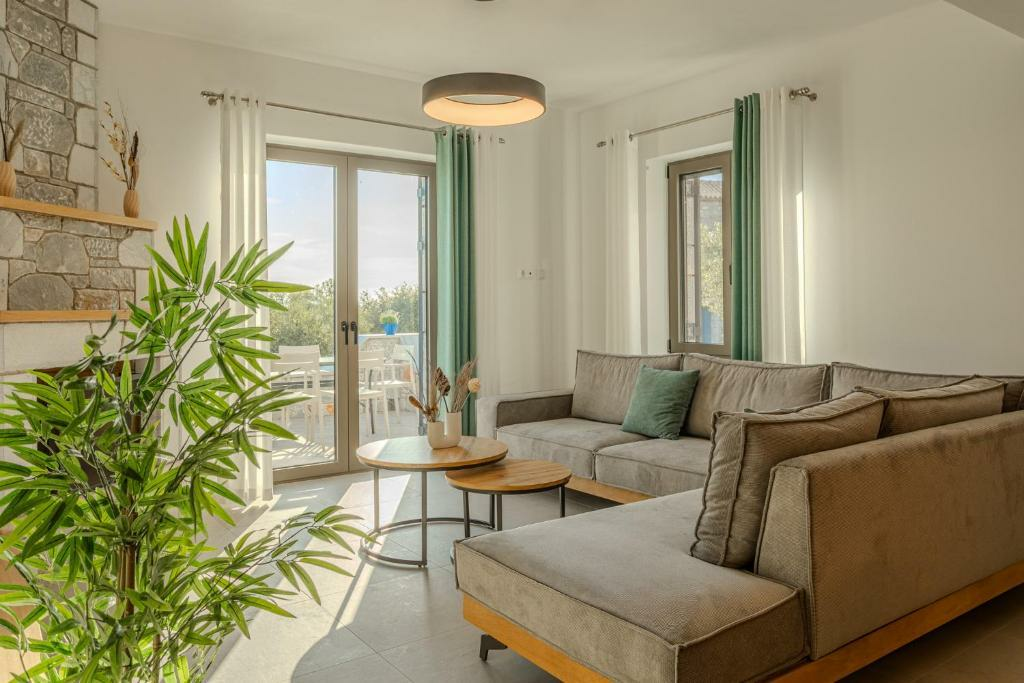 3-bedroom Detached House In Lefktros, Greece (139 M²)