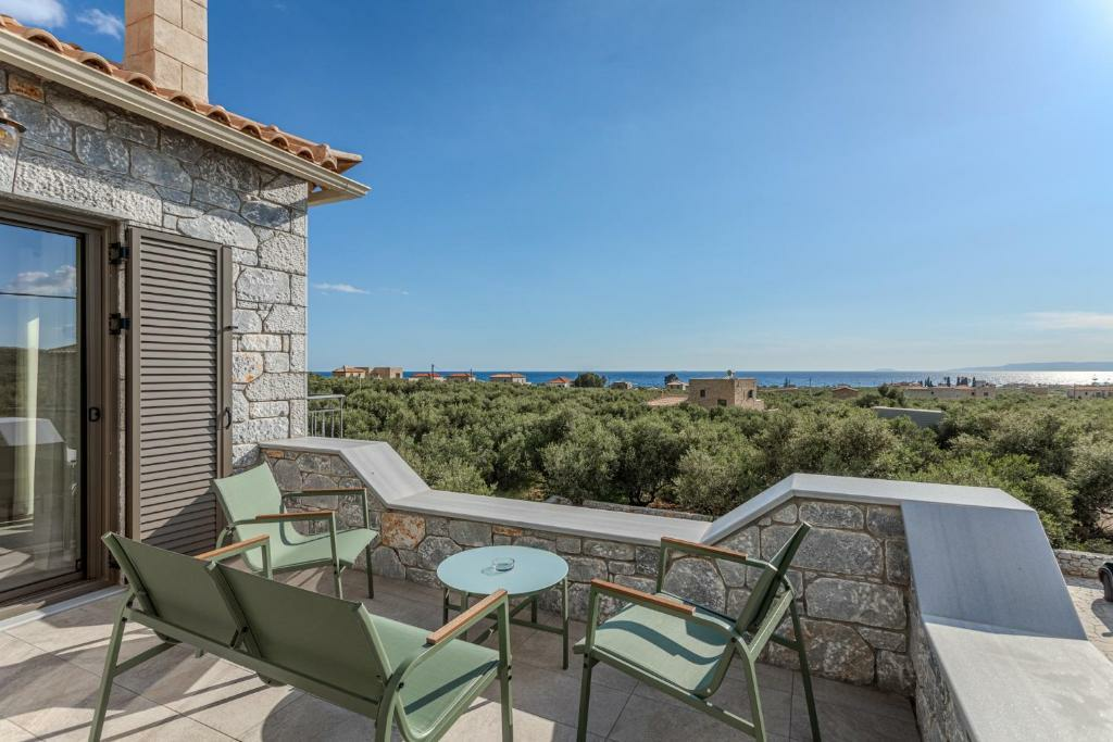 3-bedroom Detached House In Lefktros, Greece (139 M²)