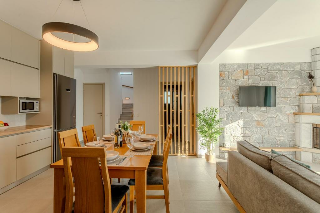3-bedroom Detached House In Lefktros, Greece (139 M²)