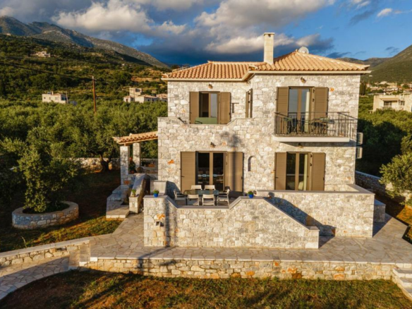 3-bedroom Detached House In Lefktros, Greece (139 M²)