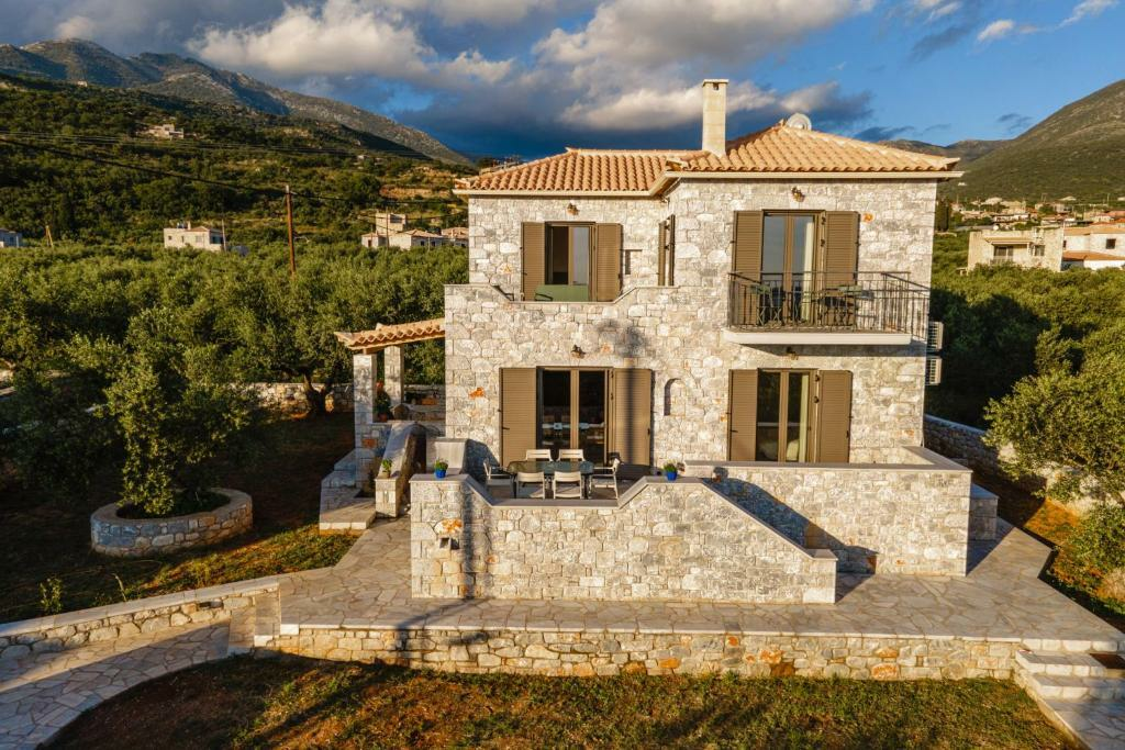 3-bedroom Detached House In Lefktros, Greece (139 M²)