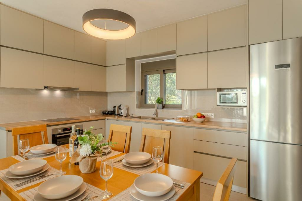 3-bedroom Detached House In Lefktros, Greece (139 M²)