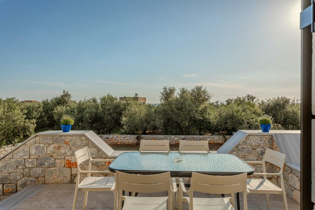 3-bedroom Detached House In Lefktros, Greece (139 M²)