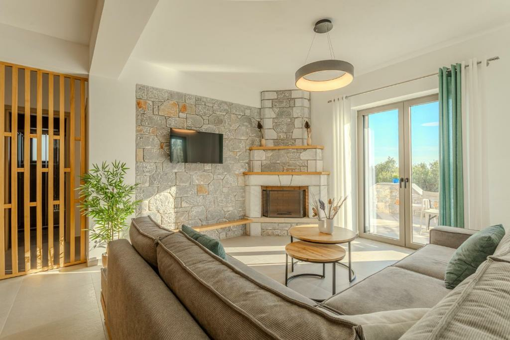 3-bedroom Detached House In Lefktros, Greece (139 M²)