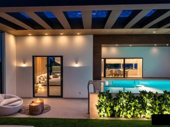 3-bedroom Maisonette In Glyfada, Greece (150 M²)