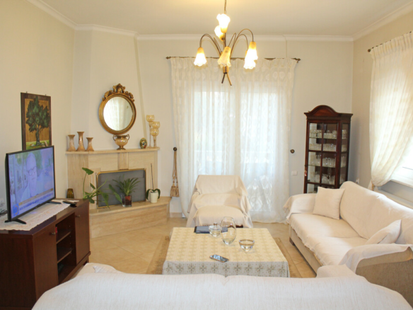 3-bedroom Flat In Paralia, Greece (119 M²)