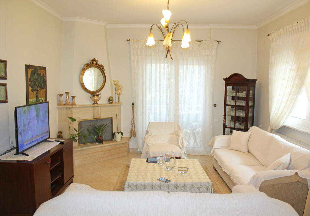 3-bedroom Flat In Paralia, Greece (119 M²)