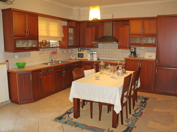 3-bedroom Flat In Paralia, Greece (119 M²)