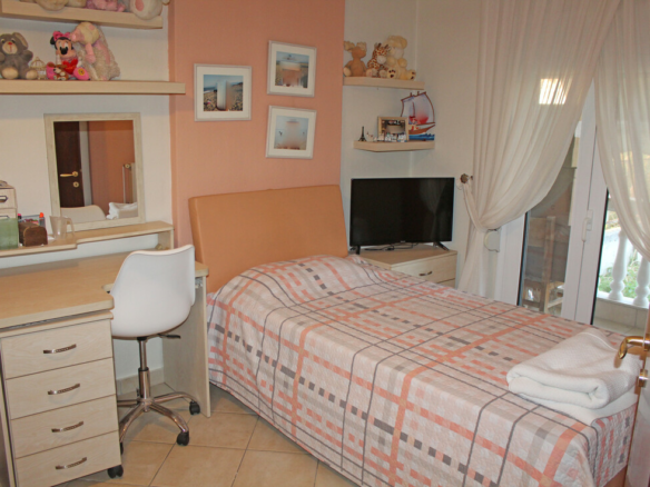 3-bedroom Flat In Paralia, Greece (119 M²)