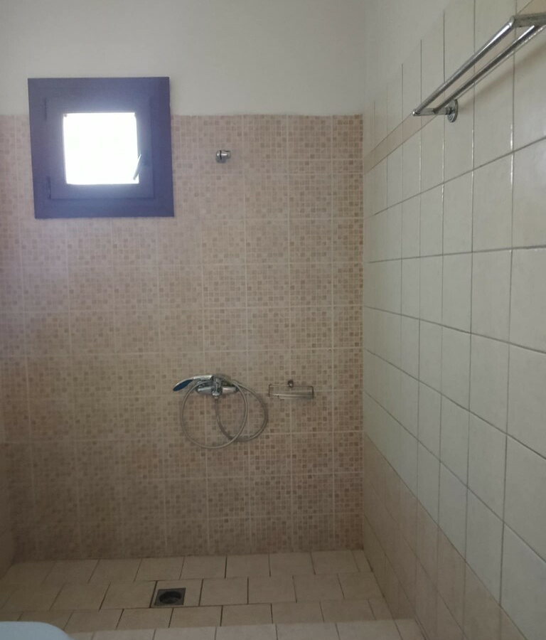 Hotel 1000 M2 In Agia, Greece