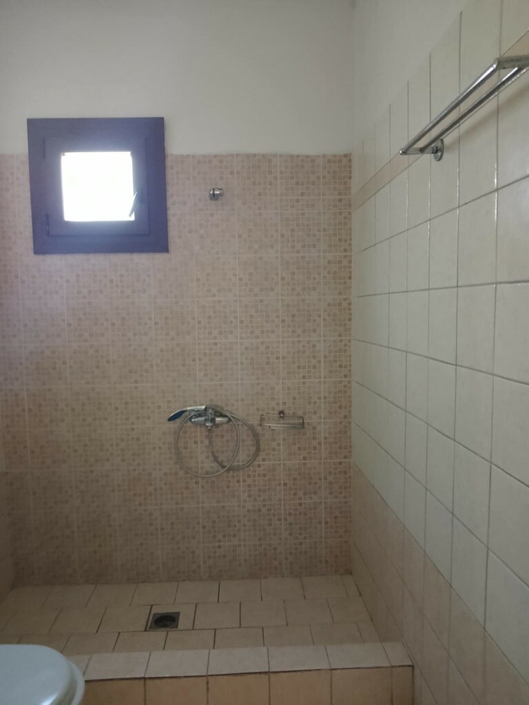 Hotel 1000 M2 In Agia, Greece