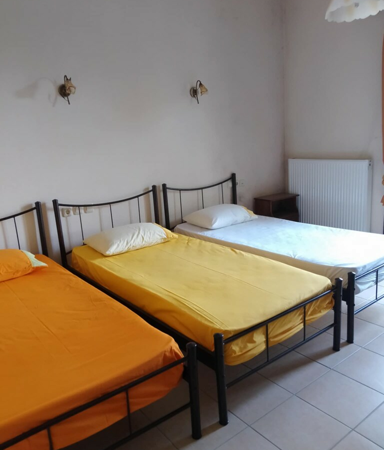 Hotel 1000 M2 In Agia, Greece