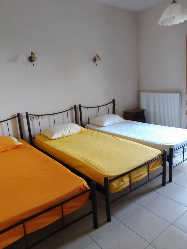 Hotel 1000 M2 In Agia, Greece