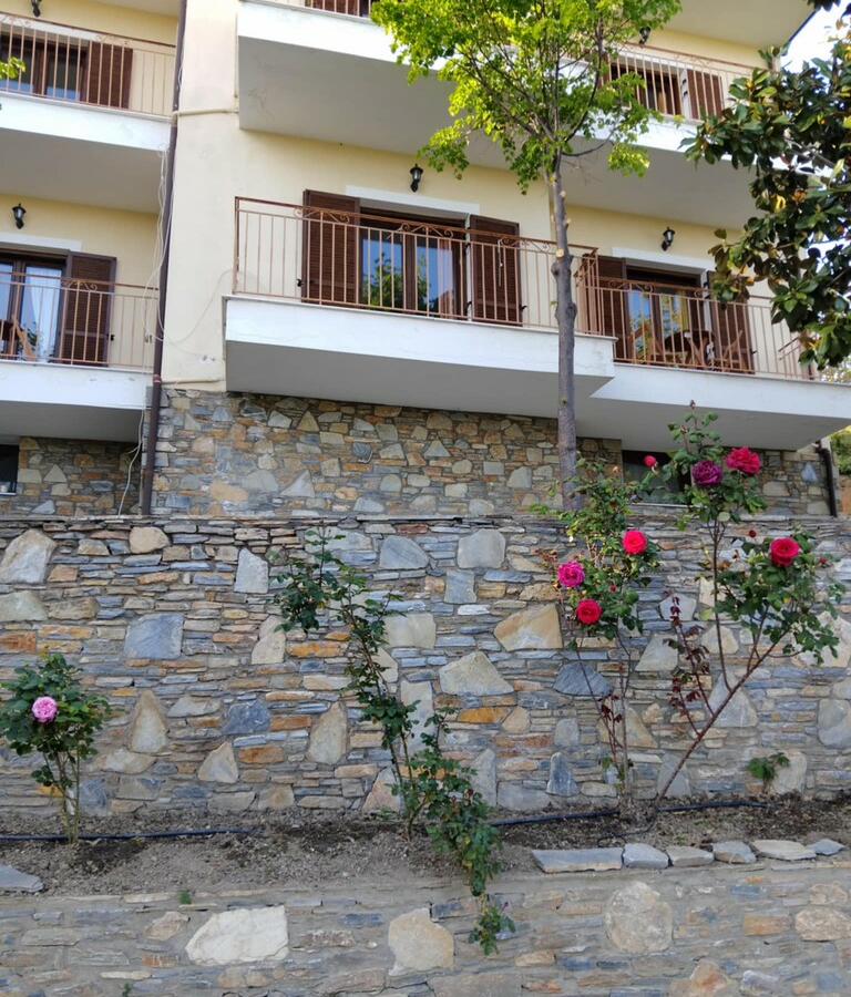 Hotel 1000 M2 In Agia, Greece