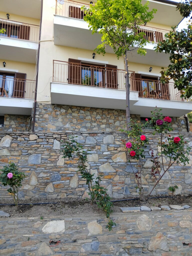 Hotel 1000 M2 In Agia, Greece