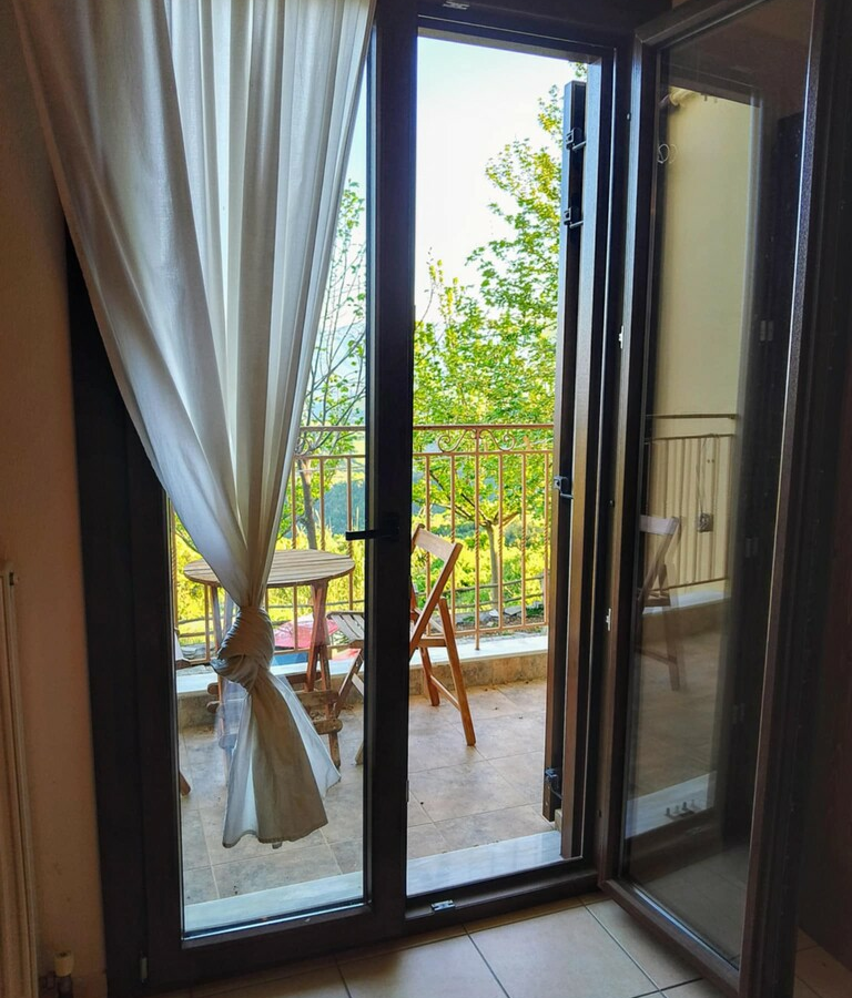 Hotel 1000 M2 In Agia, Greece