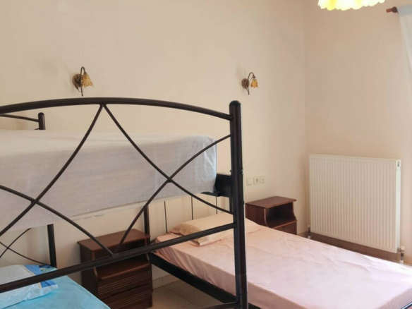 Hotel 1000 M2 In Agia, Greece