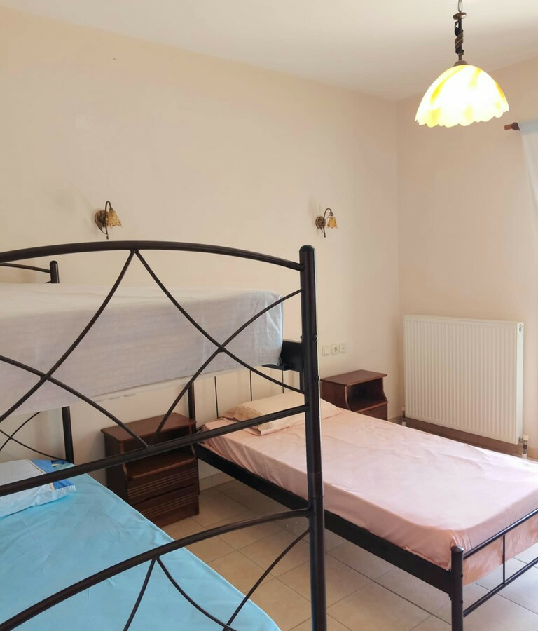 Hotel 1000 M2 In Agia, Greece