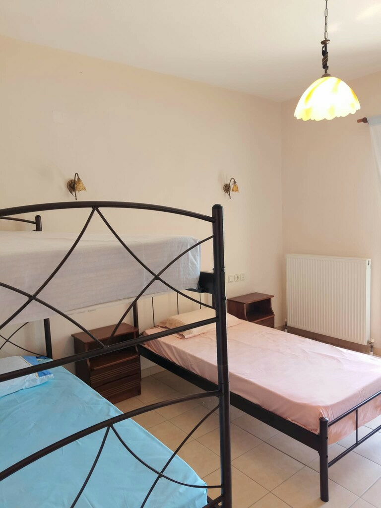 Hotel 1000 M2 In Agia, Greece