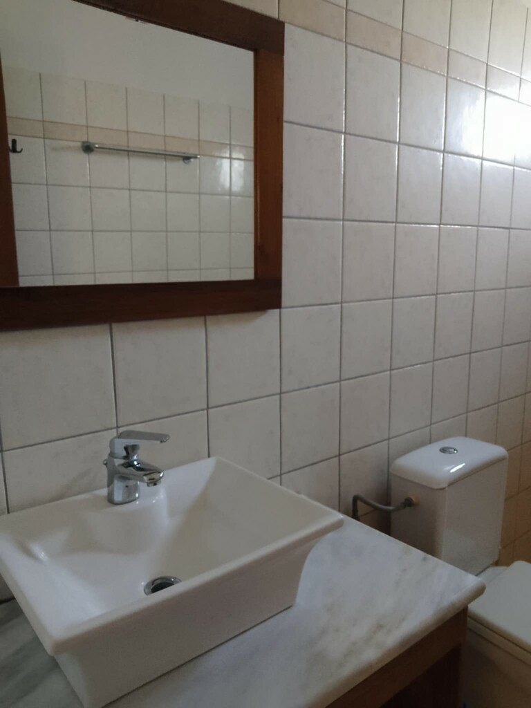 Hotel 1000 M2 In Agia, Greece