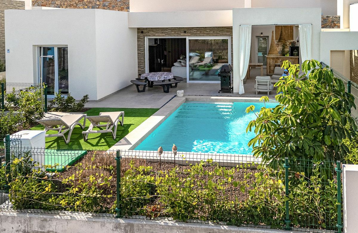 3-bedroom Villa In Algorfa, Spain (133 M²)