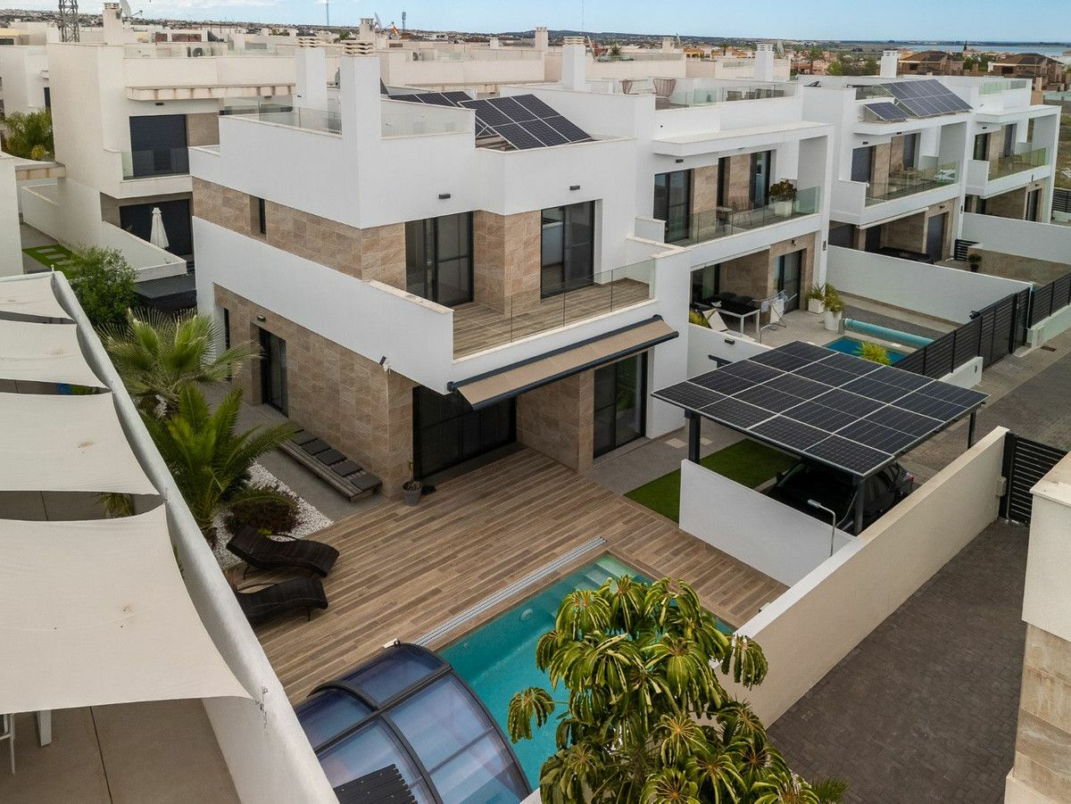 3-bedroom Villa In Los Montesinos, Spain (120 M²)