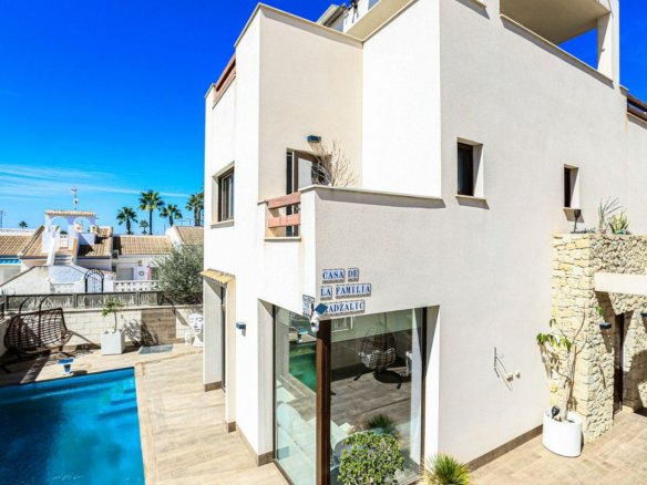 3-bedroom Villa In Rojales, Spain (101 M²)