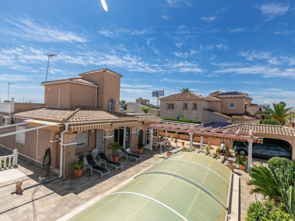 4-bedroom Villa In Torrevieja, Spain (158 M²)