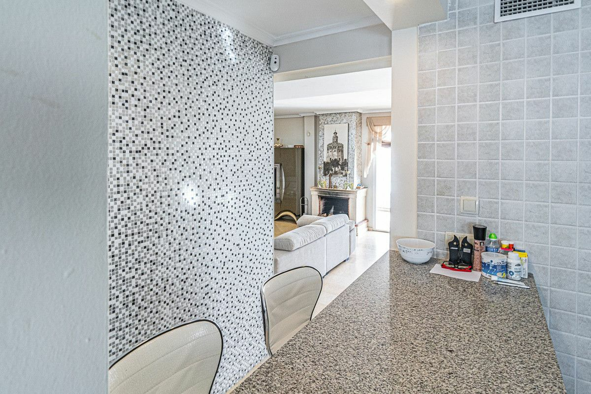 5-bedroom Villa In Torrevieja, Spain (370 M²)