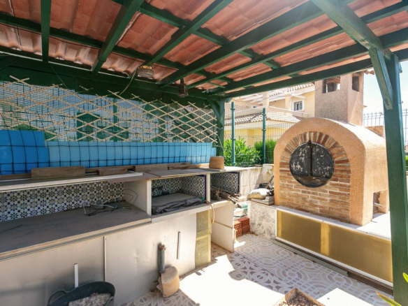 4-bedroom Villa In Torrevieja, Spain (158 M²)