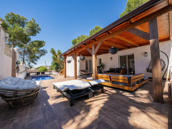 5-bedroom Villa In Pilar De La Horadada, Spain (168 M²)