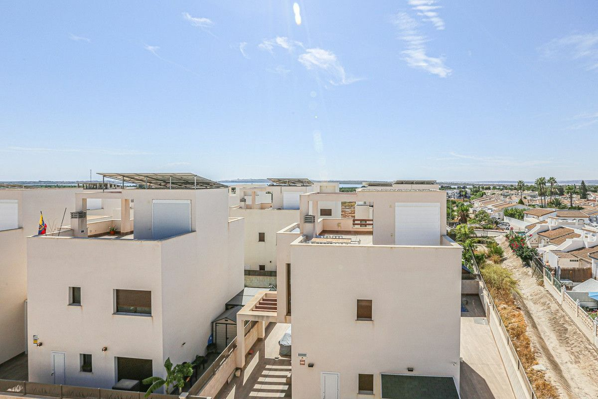 3-bedroom Villa In Rojales, Spain (101 M²)
