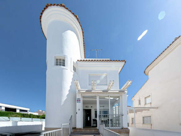 4-bedroom Villa In Formentera Del Segura, Spain (143 M²)