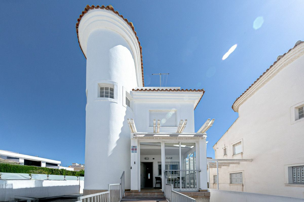 4-bedroom Villa In Formentera Del Segura, Spain (143 M²)