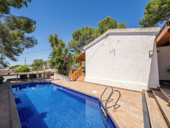 5-bedroom Villa In Pilar De La Horadada, Spain (168 M²)