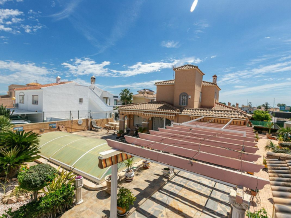 4-bedroom Villa In Torrevieja, Spain (158 M²)