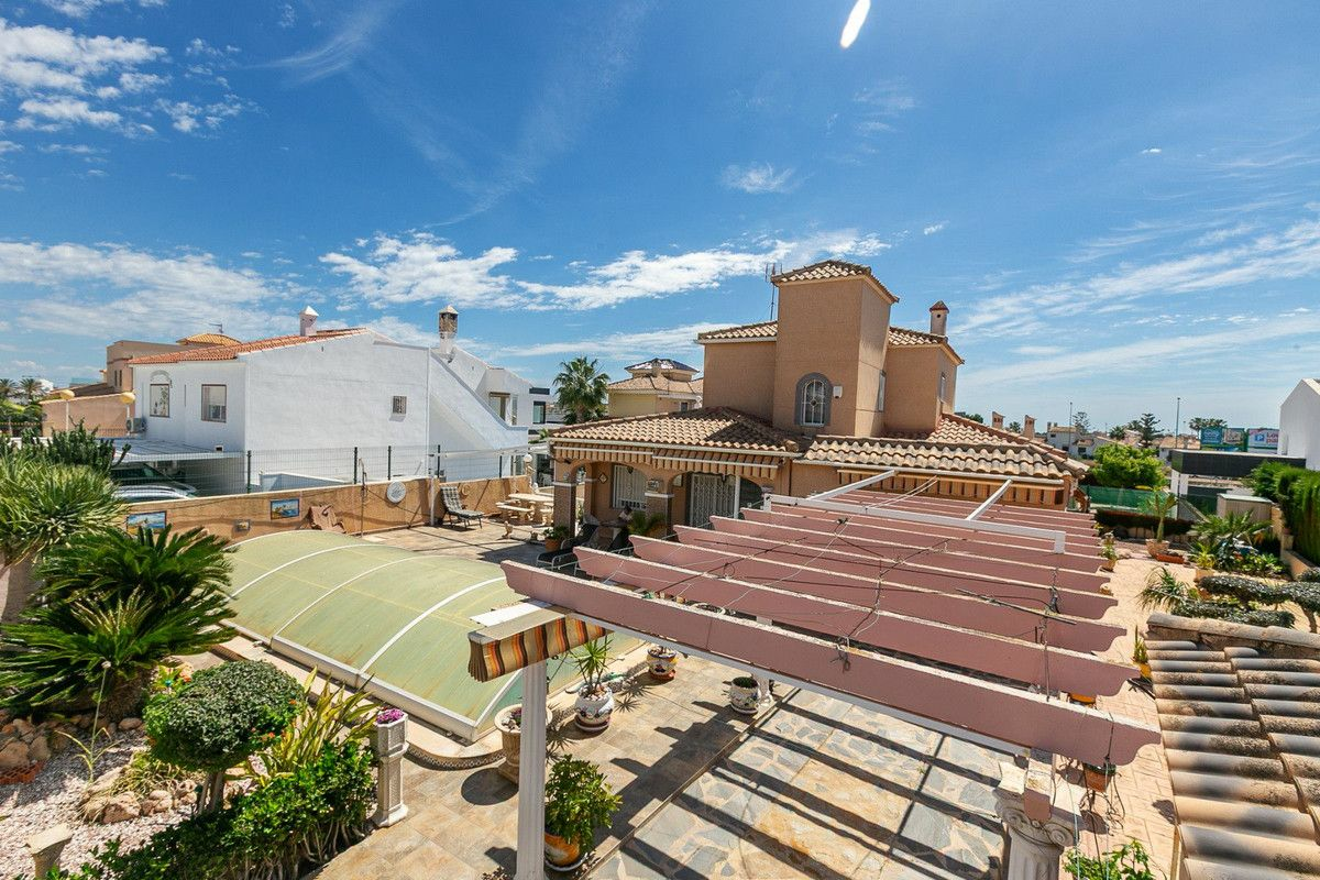 4-bedroom Villa In Torrevieja, Spain (158 M²)