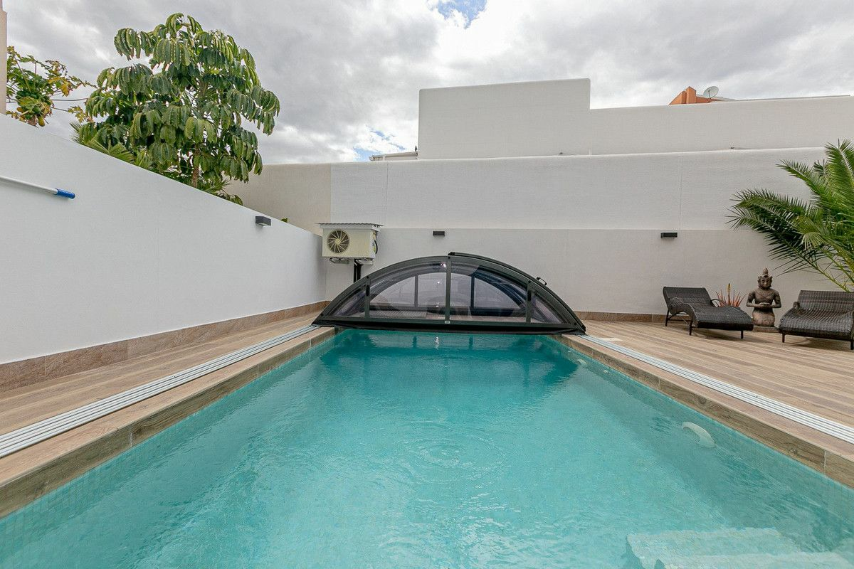 3-bedroom Villa In Los Montesinos, Spain (120 M²)