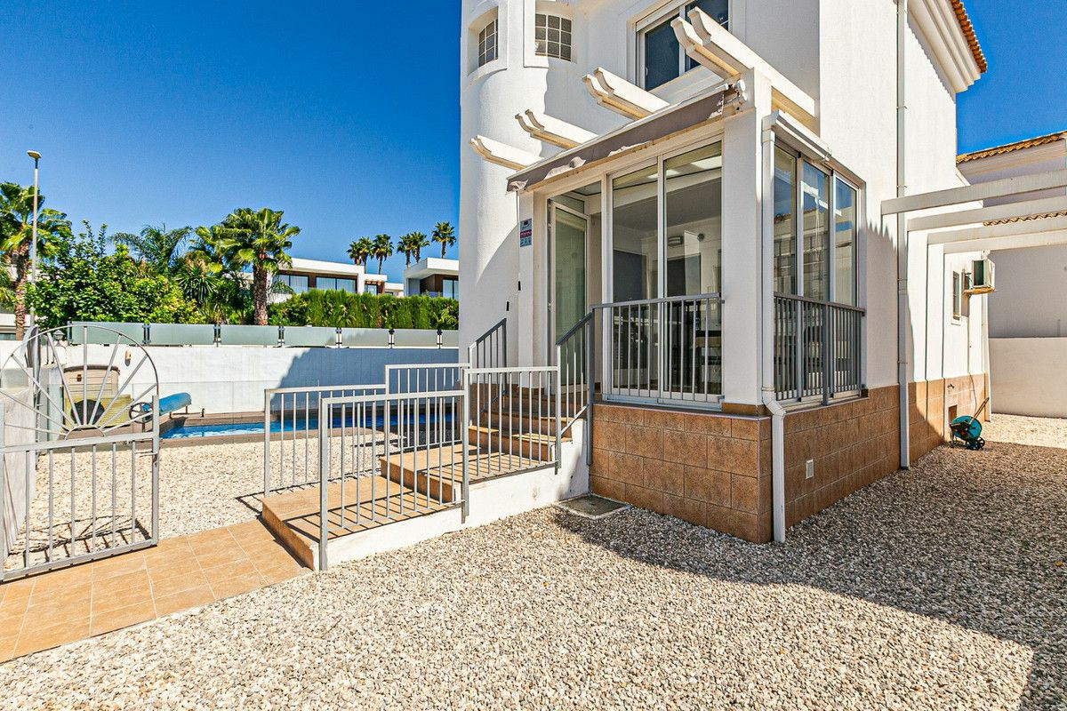 4-bedroom Villa In Formentera Del Segura, Spain (143 M²)