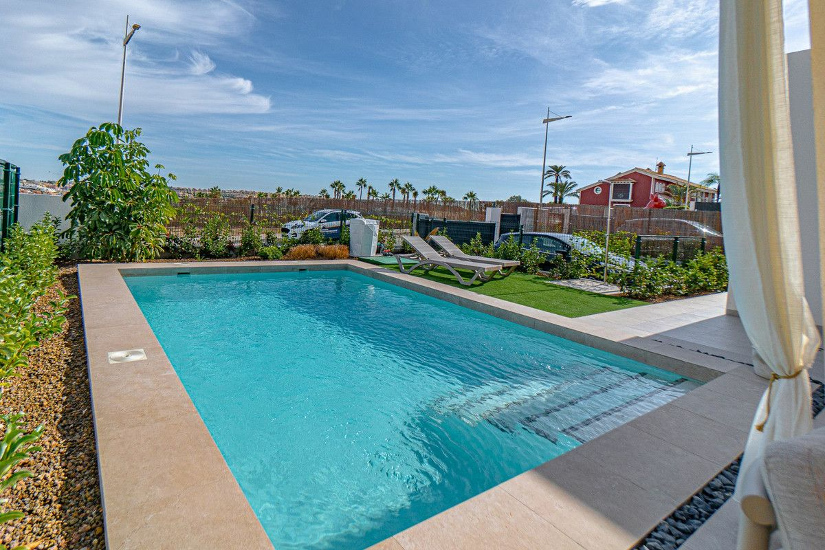 3-bedroom Villa In Algorfa, Spain (133 M²)