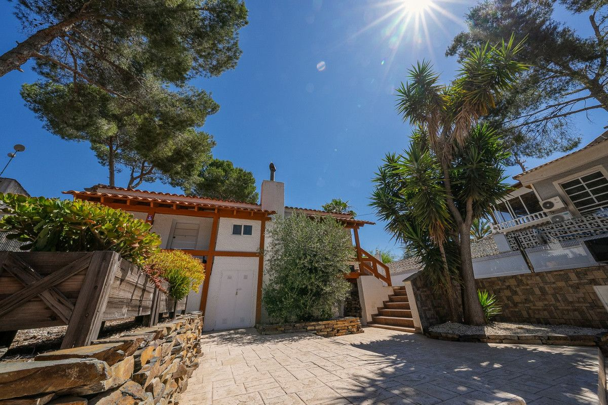 5-bedroom Villa In Pilar De La Horadada, Spain (168 M²)
