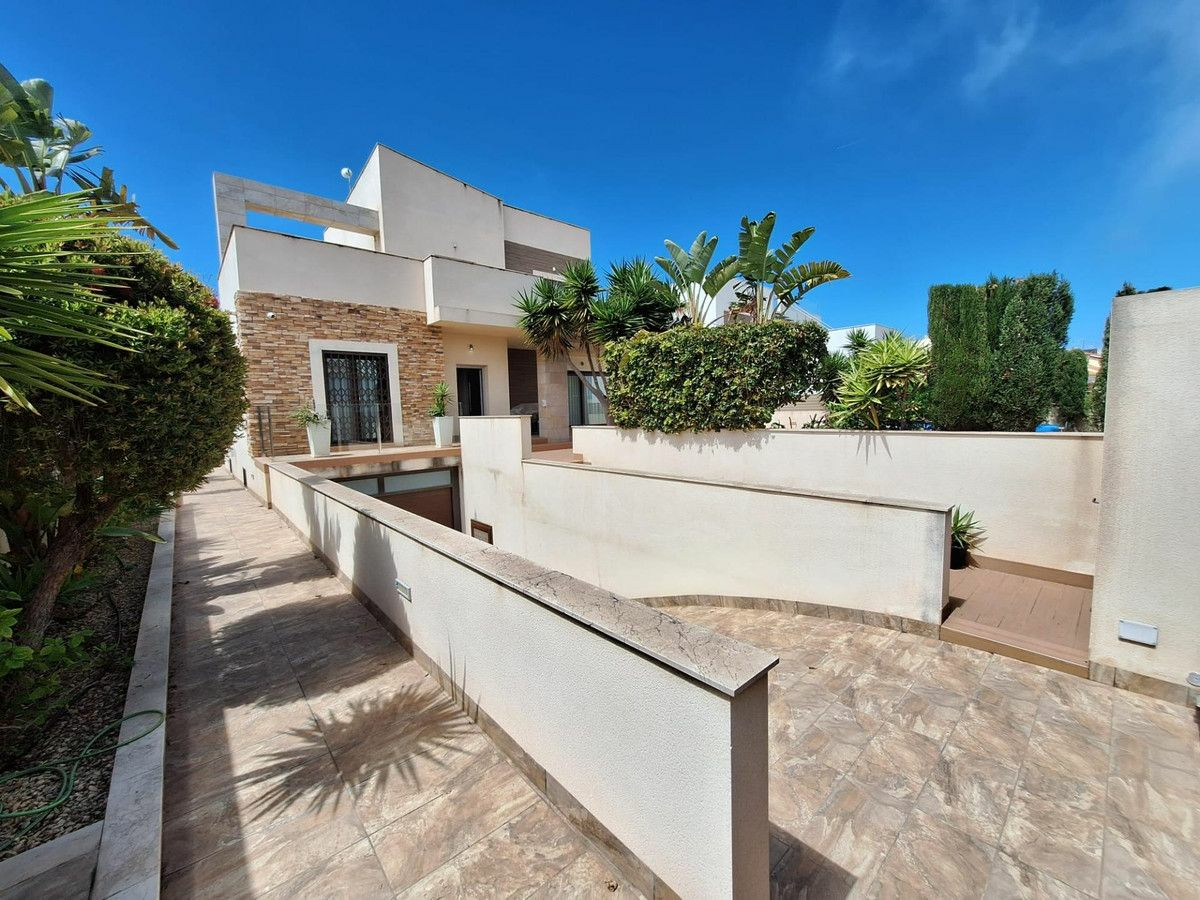 2-bedroom Villa In Torrevieja, Spain (306 M²)