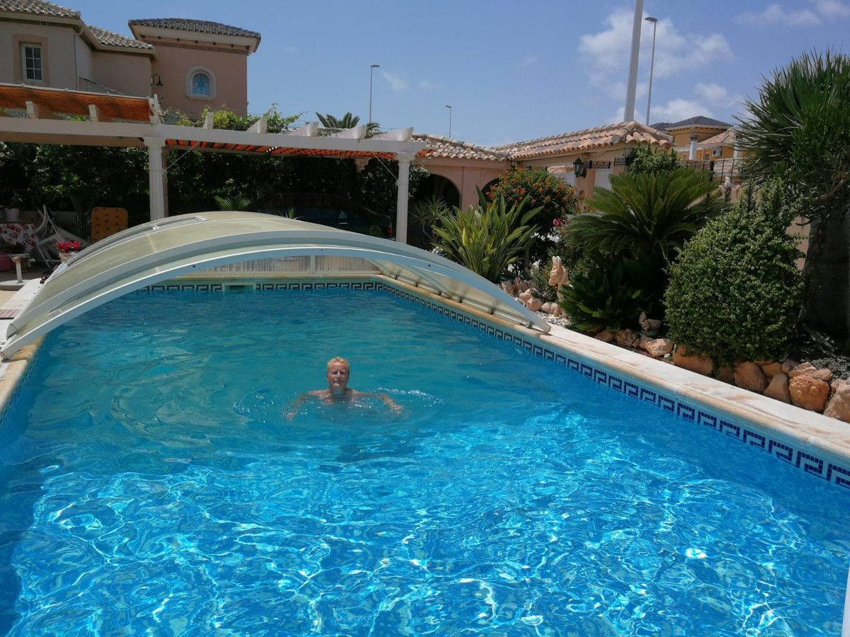 4-bedroom Villa In Torrevieja, Spain (158 M²)