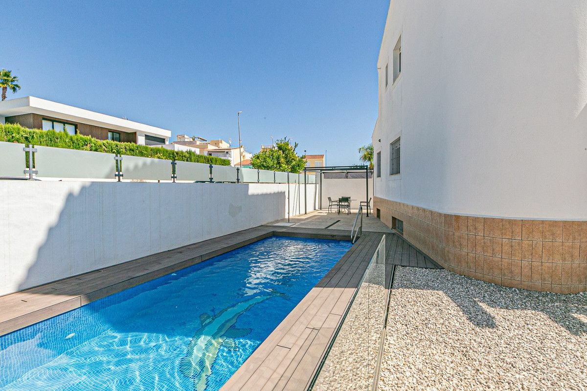 4-bedroom Villa In Formentera Del Segura, Spain (143 M²)