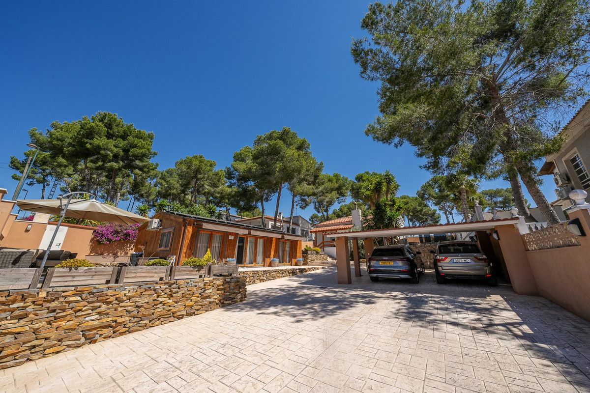 5-bedroom Villa In Pilar De La Horadada, Spain (168 M²)