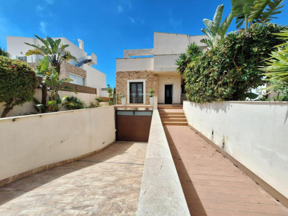 2-bedroom Villa In Torrevieja, Spain (306 M²)
