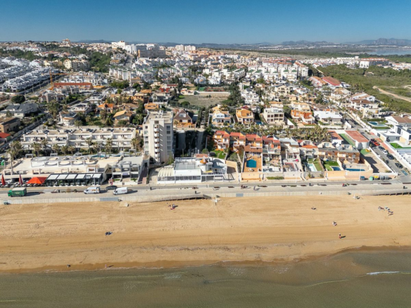 5-bedroom Villa In Torrevieja, Spain (370 M²)