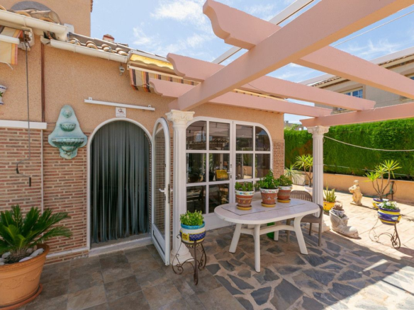 4-bedroom Villa In Torrevieja, Spain (158 M²)