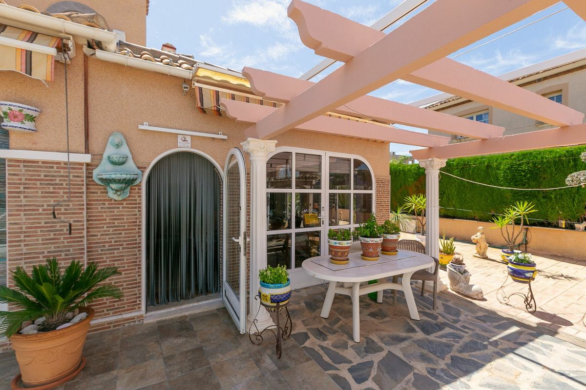 4-bedroom Villa In Torrevieja, Spain (158 M²)