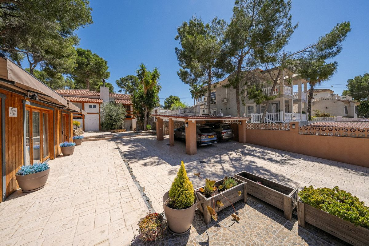 5-bedroom Villa In Pilar De La Horadada, Spain (168 M²)